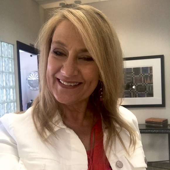 Meet your Posher, Debby - Picture 1 of 1